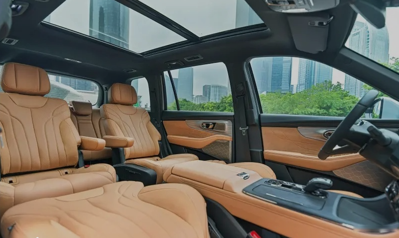 المقاعد الداخلية في السيارة جي ايه سي GS8